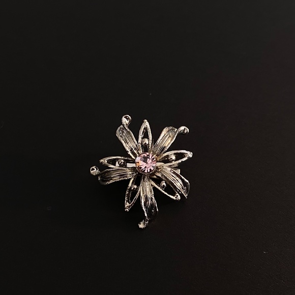 Small Brooch Pin - Picture 1 of 2